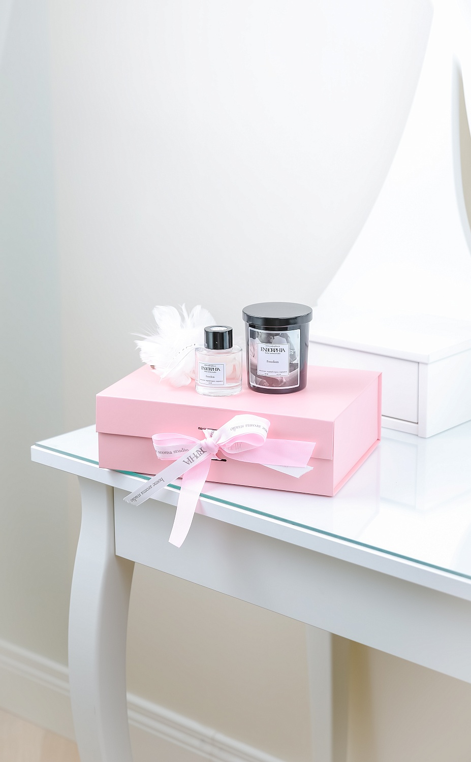 Набор розовый Endorphia, Black  (Свеча 140 гр, диффузор 50 мл.)