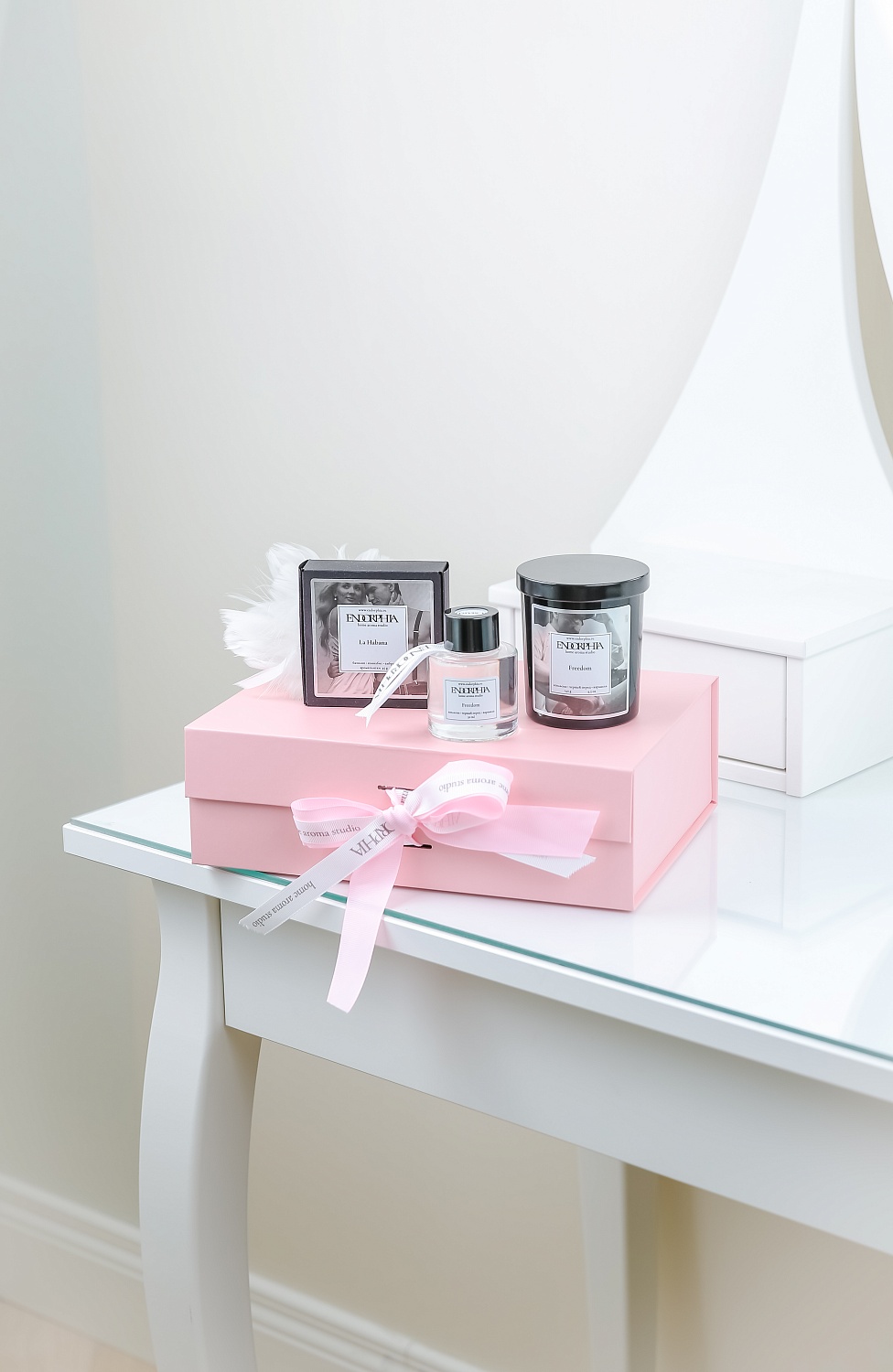 Набор розовый  Endorphia, Black (Свеча 140 гр, диффузор 50 мл., плитка 45гр.)
